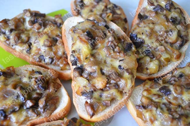Гренки с грибами в духовке