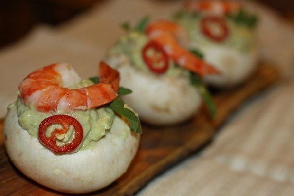 Шампиньоны фаршированные креветками