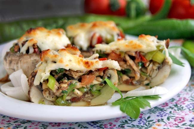 Шампиньоны фаршированные сыром и овощами в духовке
