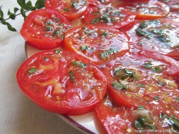 Закуска из помидоров с чесноком