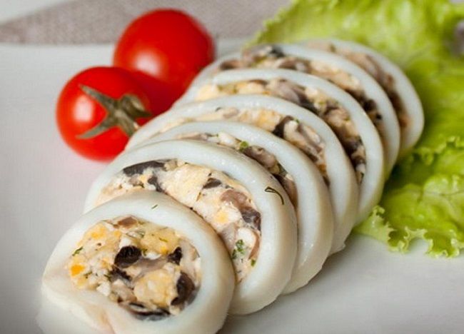Кальмары фаршированные грибами